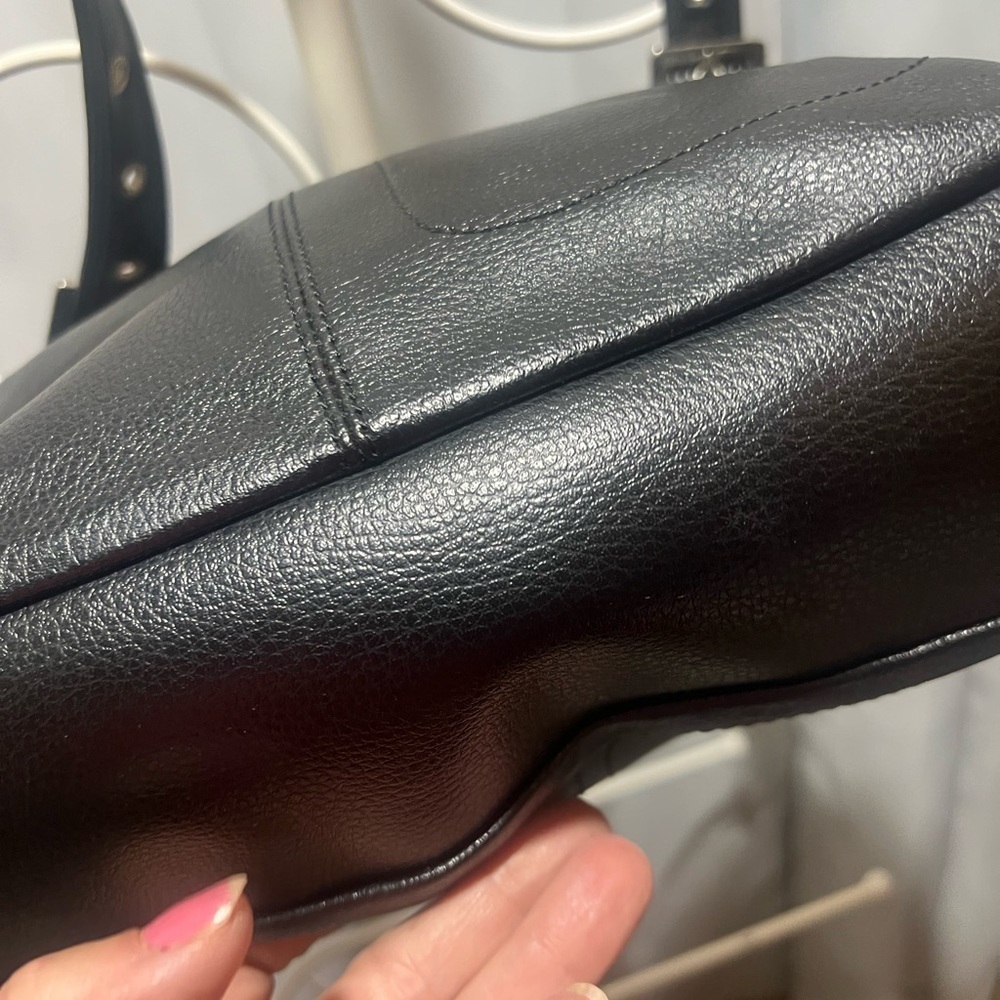 Stone & Co. Black Leather Shoulder Bag with Signature Design - Picture 9 of 13